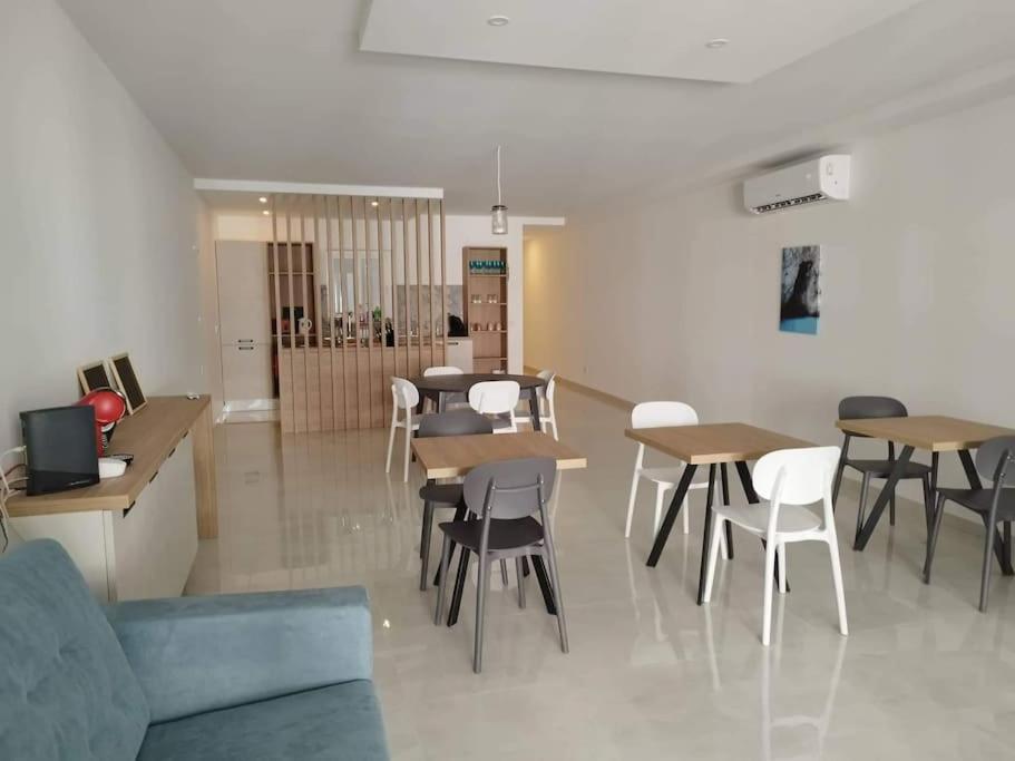 Aqua Marine Apt.6 - Entire Unit Apartment